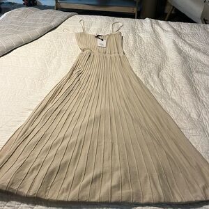 NWT midi spaghetti strap knit pleated dress